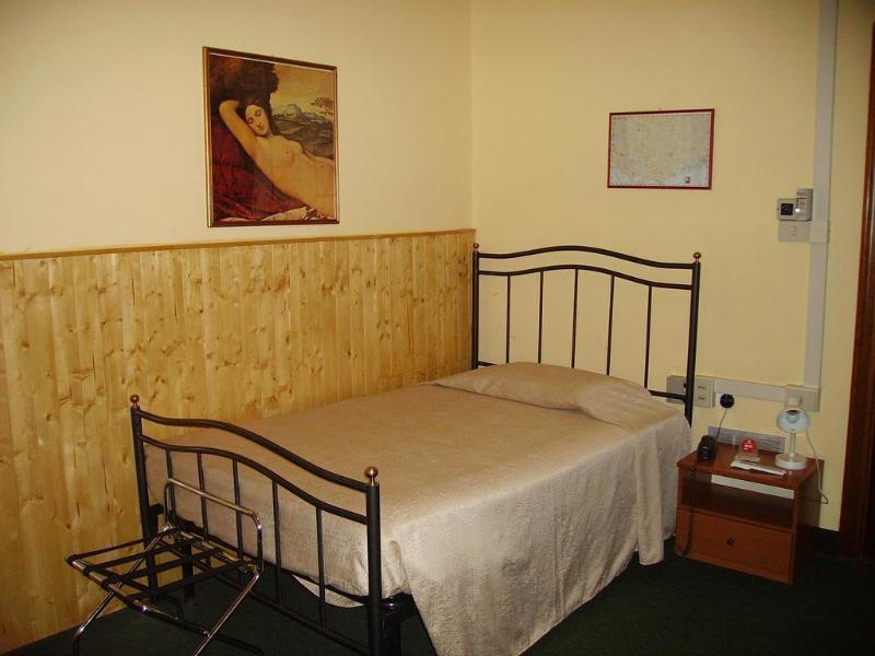 Giappone Inn Parking Hotel Livourne Extérieur photo