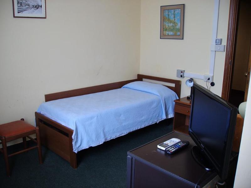 Giappone Inn Parking Hotel Livourne Extérieur photo