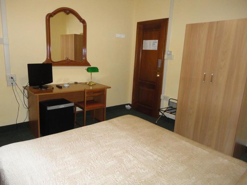 Giappone Inn Parking Hotel Livourne Extérieur photo