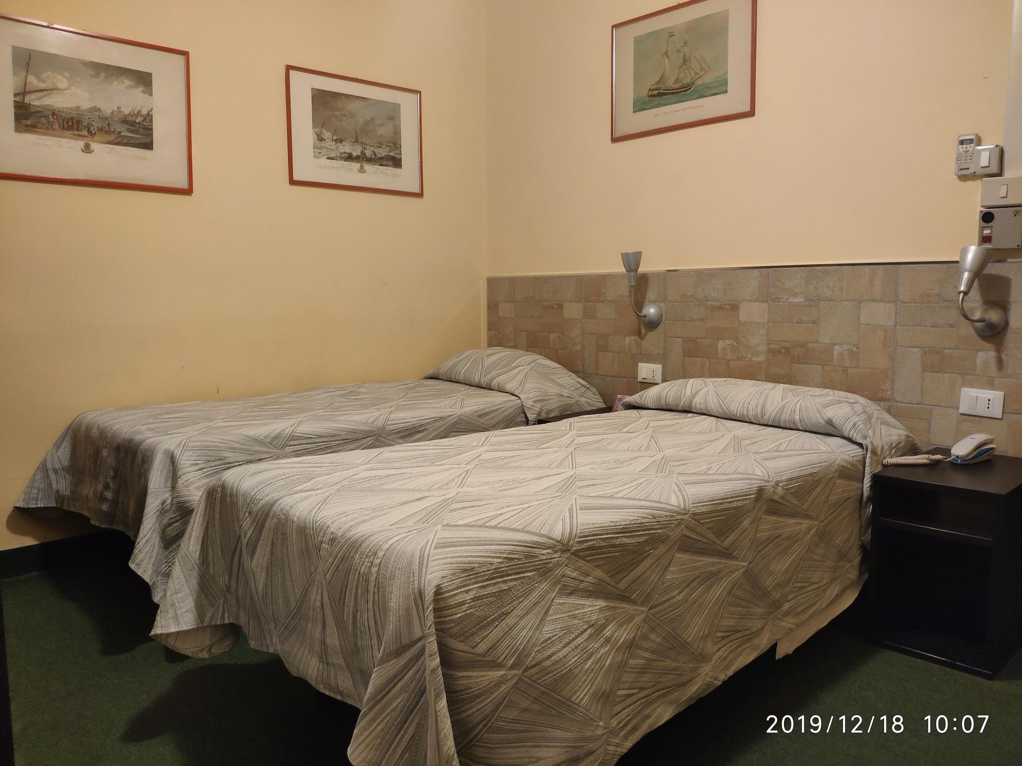 Giappone Inn Parking Hotel Livourne Extérieur photo