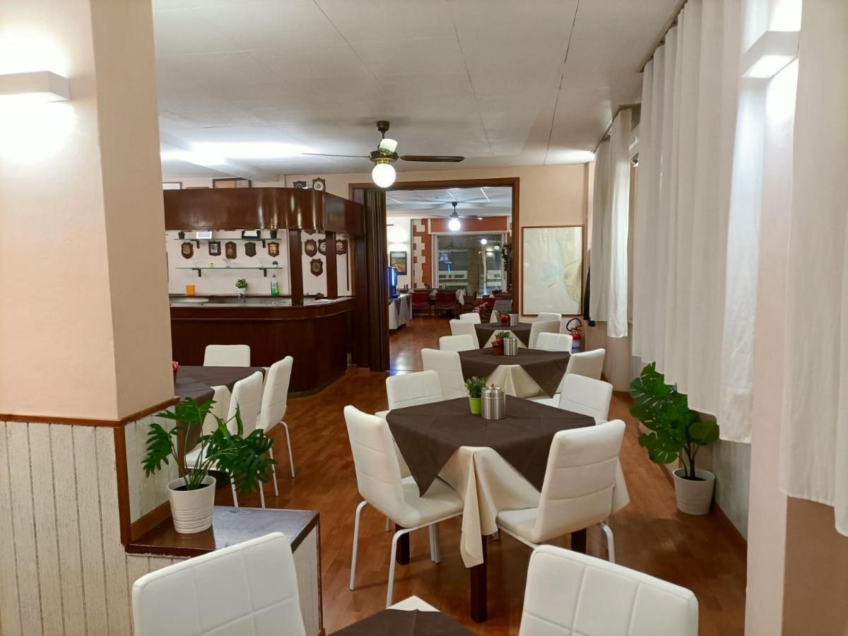 Giappone Inn Parking Hotel Livourne Extérieur photo