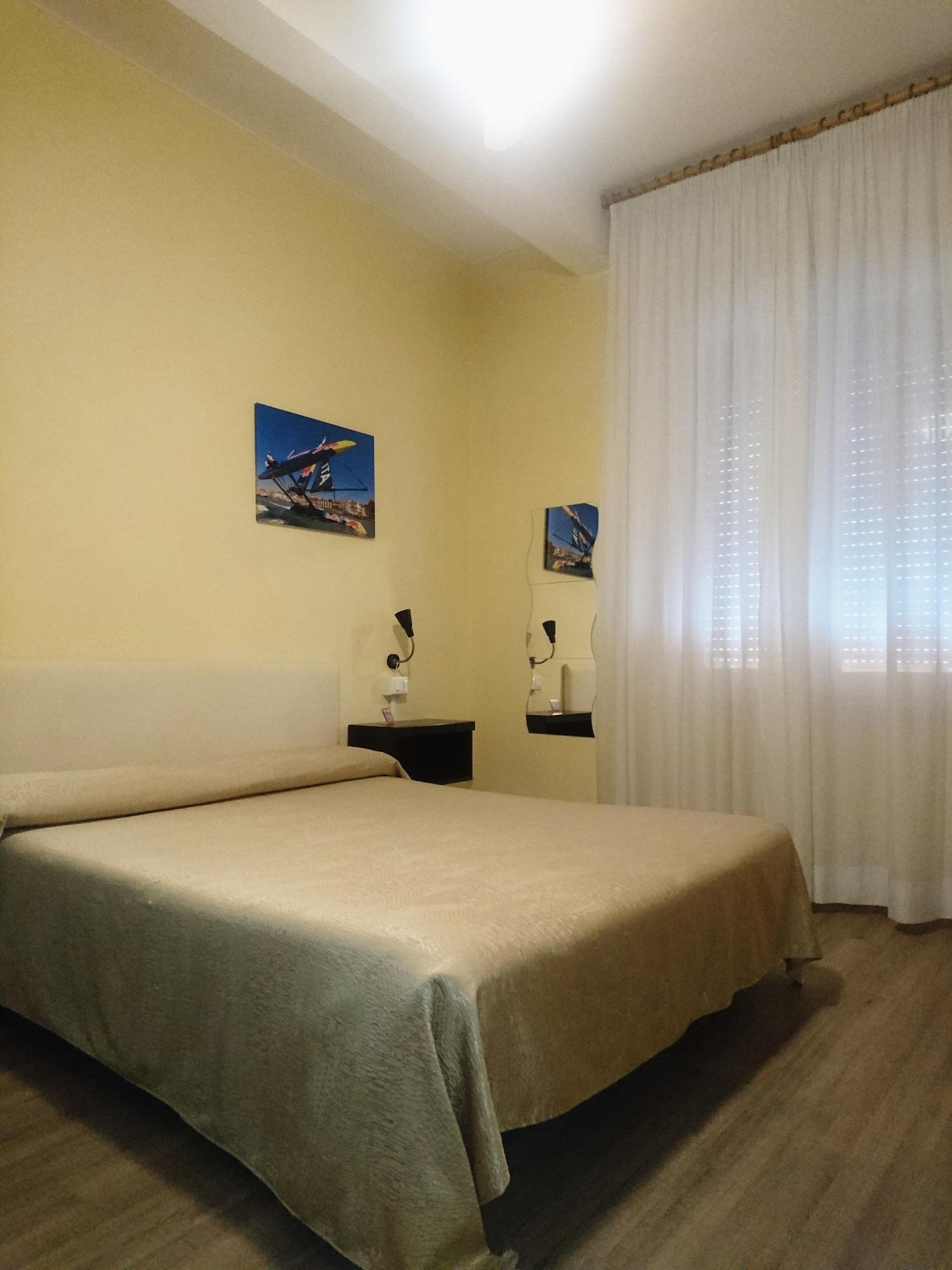 Giappone Inn Parking Hotel Livourne Extérieur photo