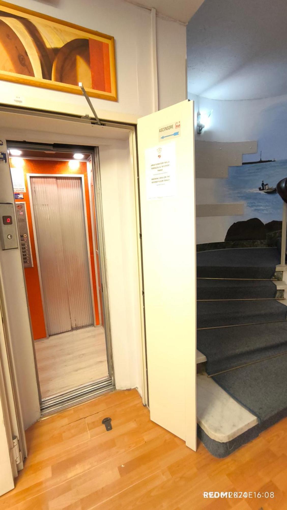 Giappone Inn Parking Hotel Livourne Extérieur photo