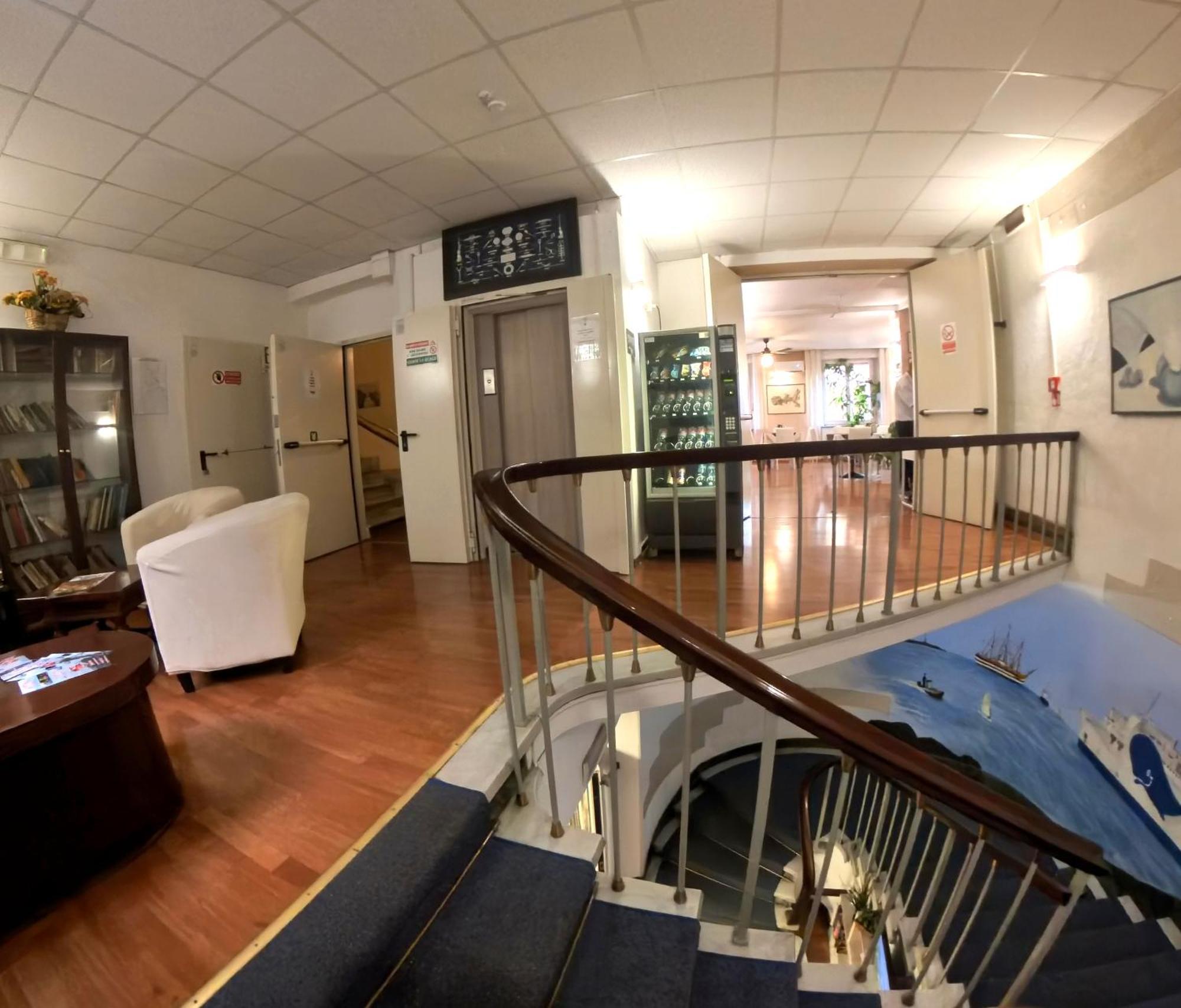 Giappone Inn Parking Hotel Livourne Extérieur photo