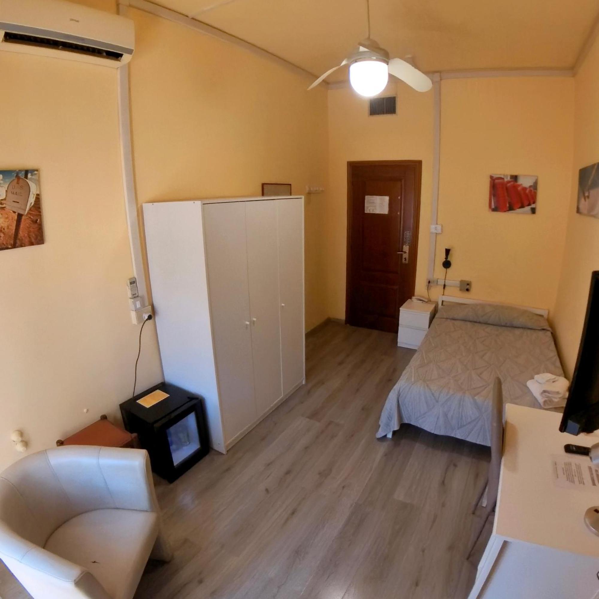 Giappone Inn Parking Hotel Livourne Extérieur photo