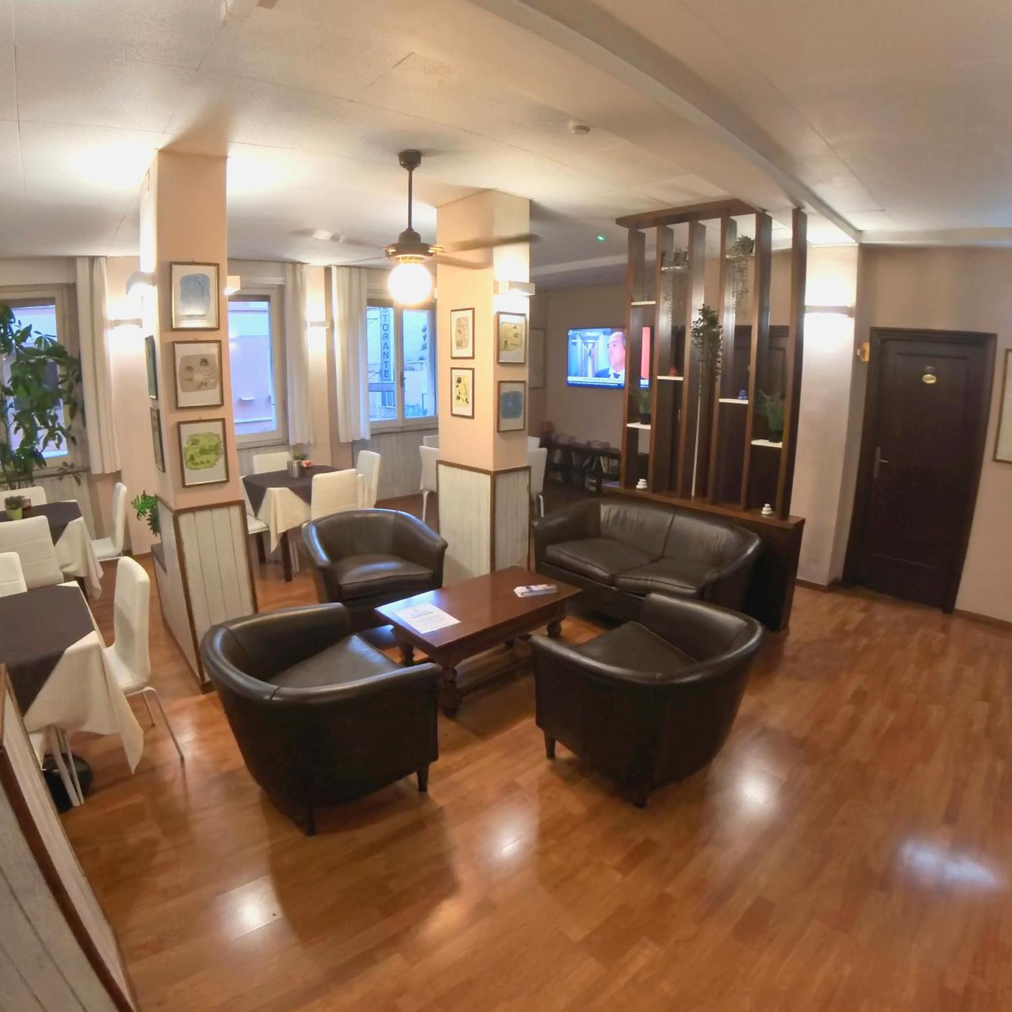 Giappone Inn Parking Hotel Livourne Extérieur photo