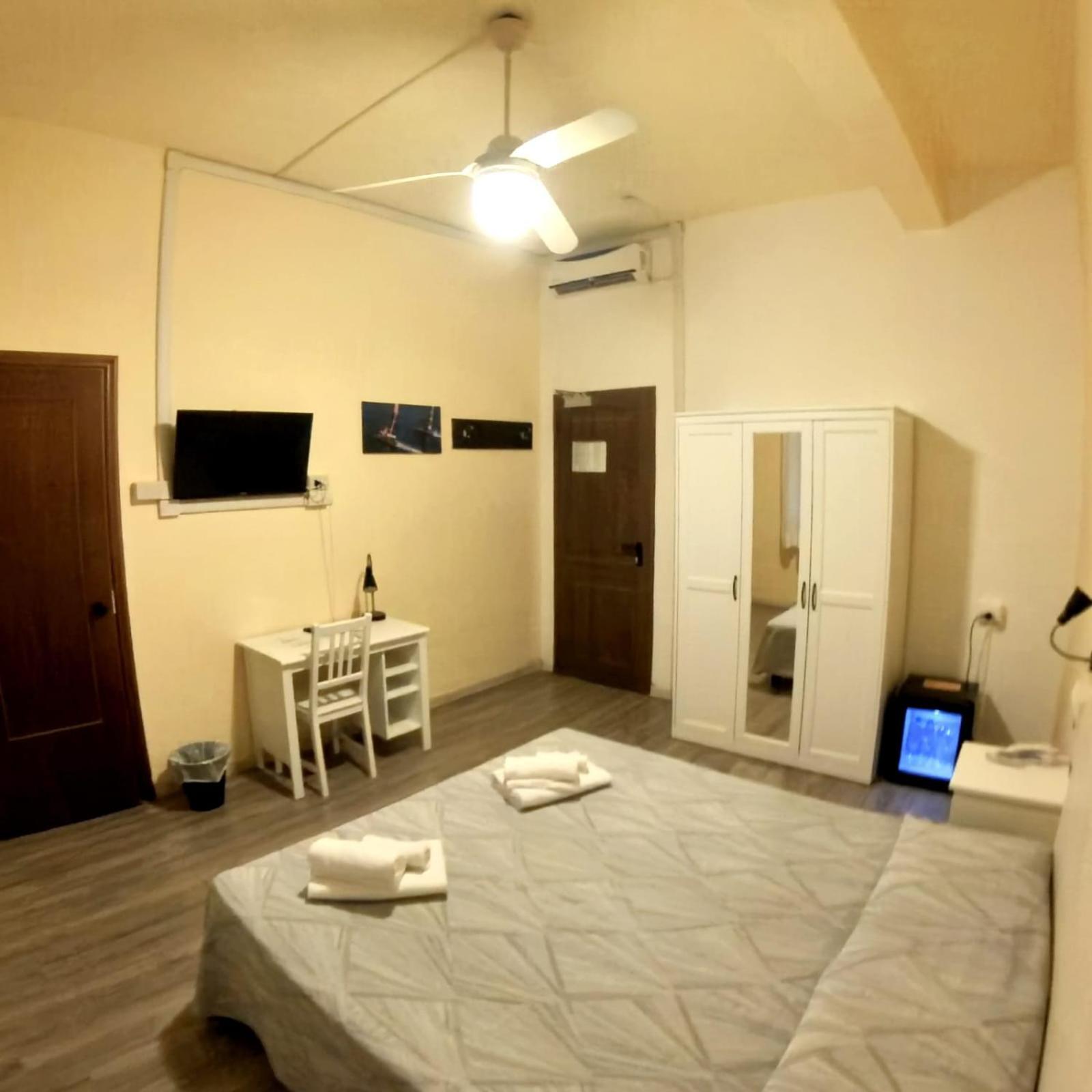 Giappone Inn Parking Hotel Livourne Extérieur photo