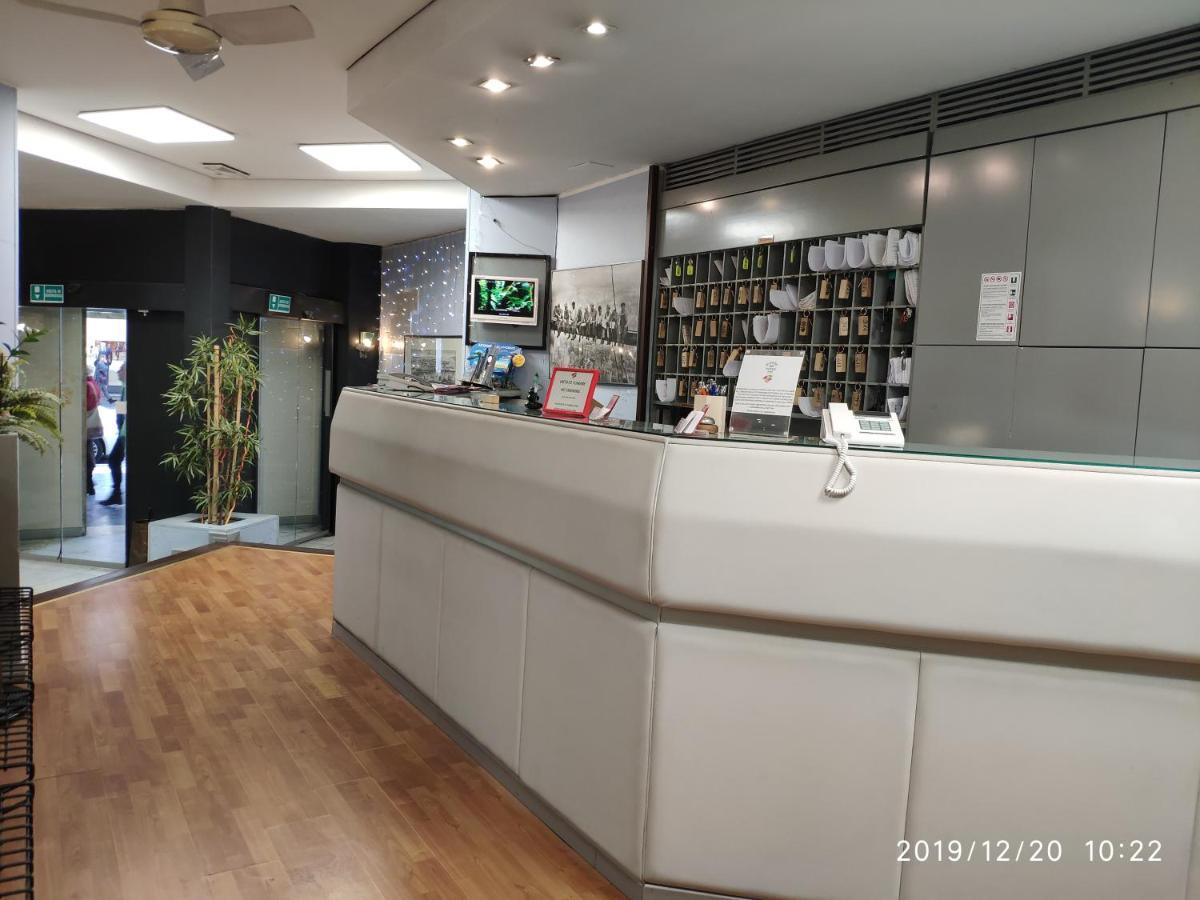 Giappone Inn Parking Hotel Livourne Extérieur photo
