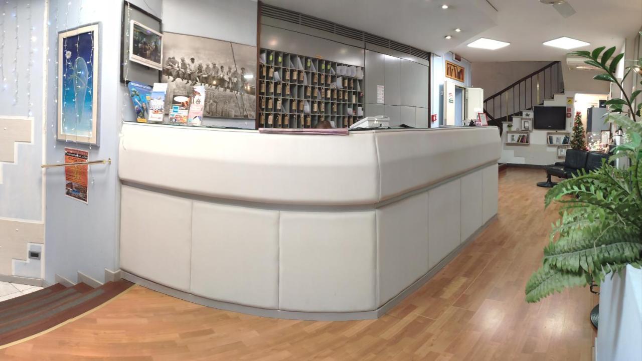 Giappone Inn Parking Hotel Livourne Extérieur photo