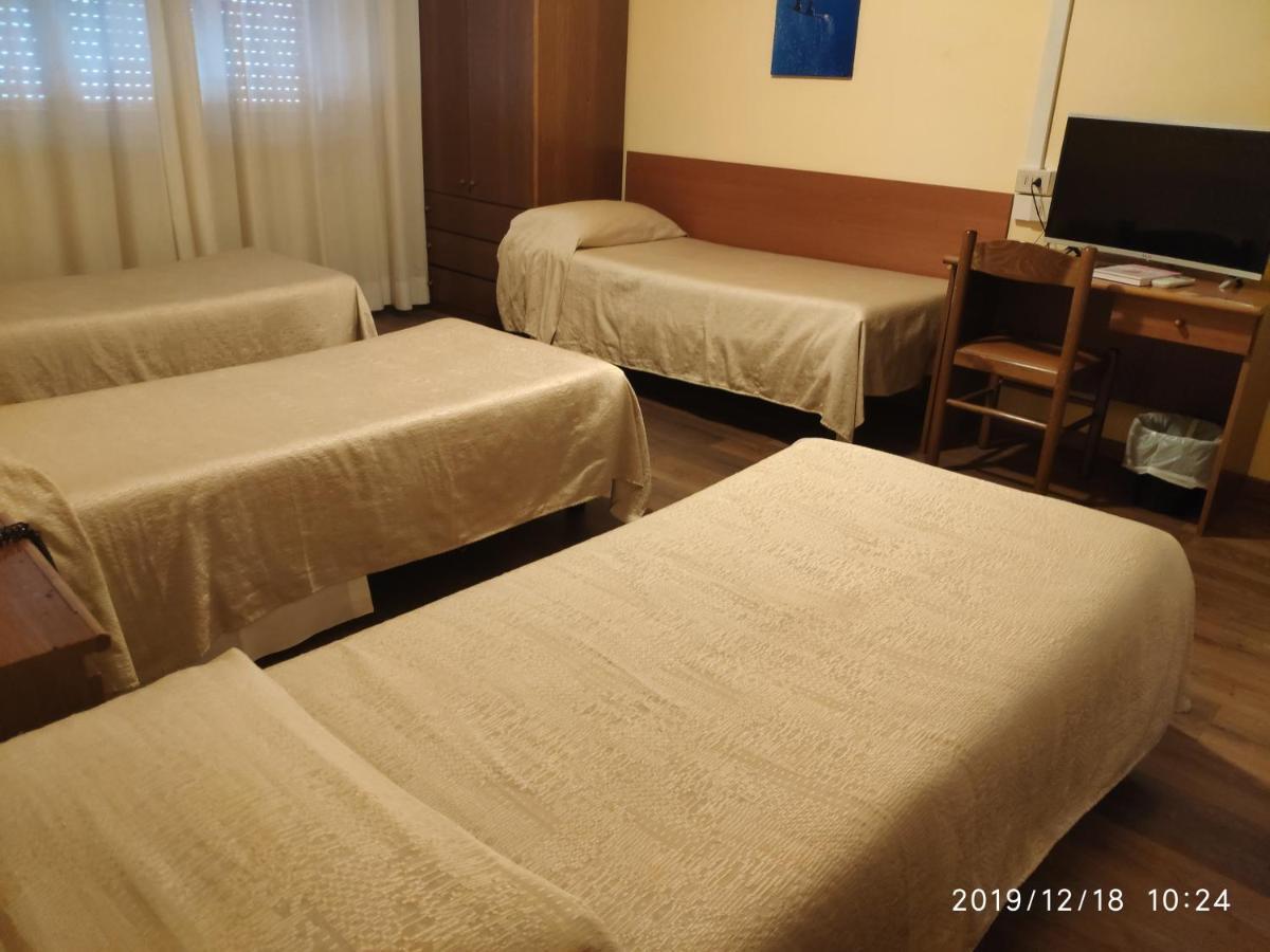 Giappone Inn Parking Hotel Livourne Extérieur photo